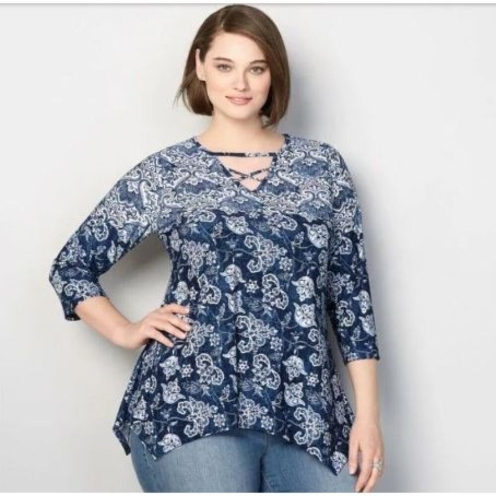 NEW Avenue 26/28 Blue Paisley Sharkbite 3/4 Sleeves Caged V-Neck Women's Plus